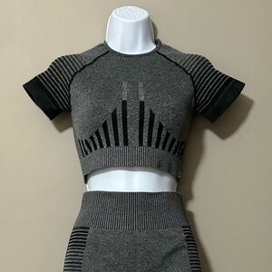 Fuyukai Comfortable Striped Workout Set Size Medium